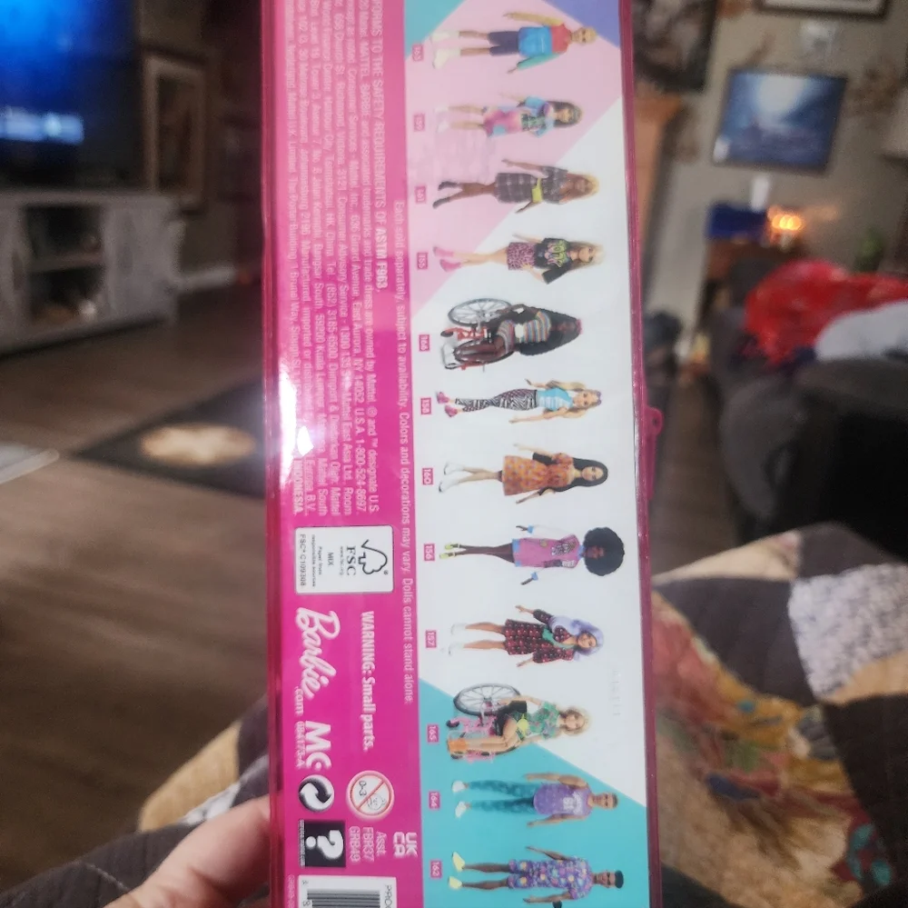 4 Barbies - Picture 7 of 9